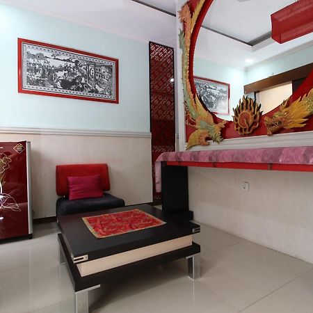 Reddoorz Plus Near Tugu Jogja 2 ジョグジャカルタ エクステリア 写真