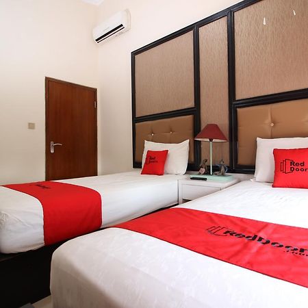 Reddoorz Plus Near Tugu Jogja 2 ジョグジャカルタ エクステリア 写真