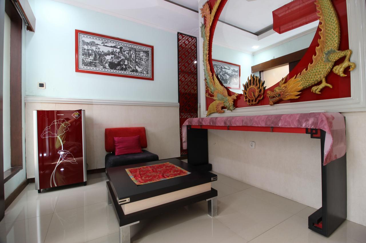 Reddoorz Plus Near Tugu Jogja 2 ジョグジャカルタ エクステリア 写真