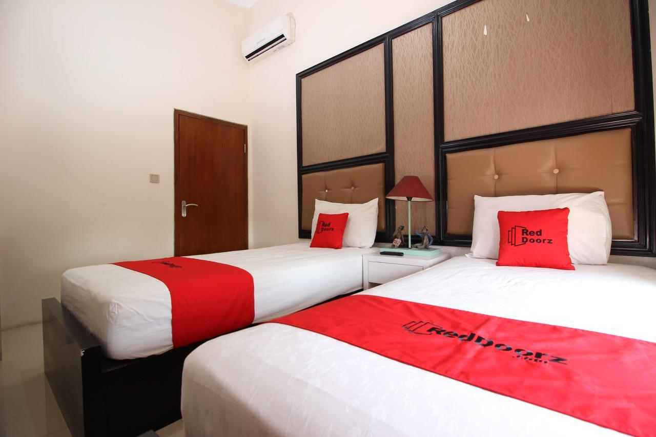 Reddoorz Plus Near Tugu Jogja 2 ジョグジャカルタ エクステリア 写真