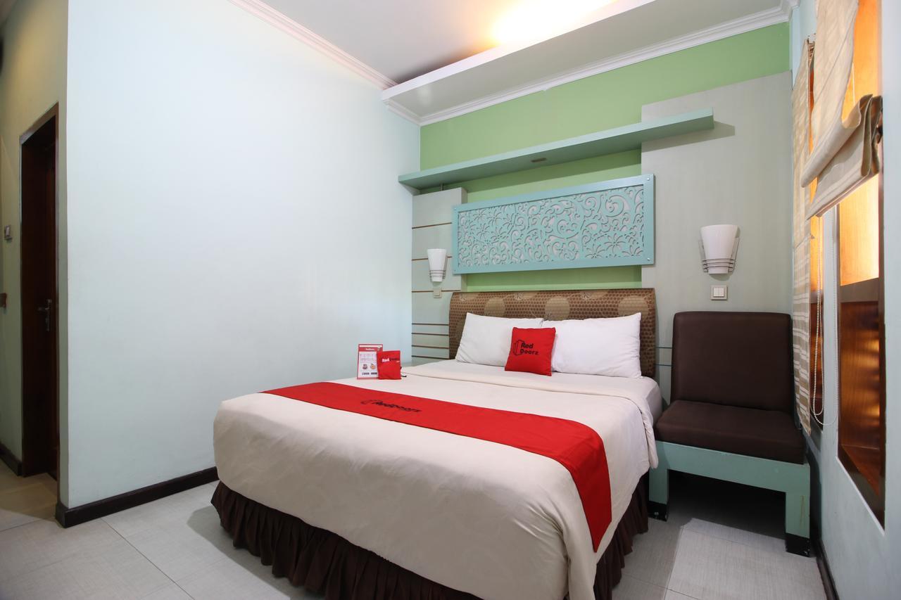 Reddoorz Plus Near Tugu Jogja 2 ジョグジャカルタ エクステリア 写真