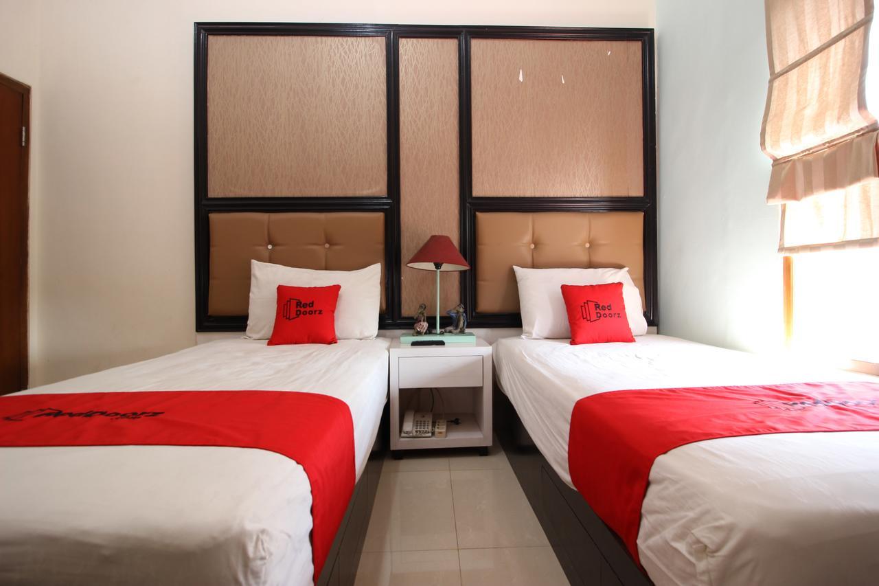 Reddoorz Plus Near Tugu Jogja 2 ジョグジャカルタ エクステリア 写真