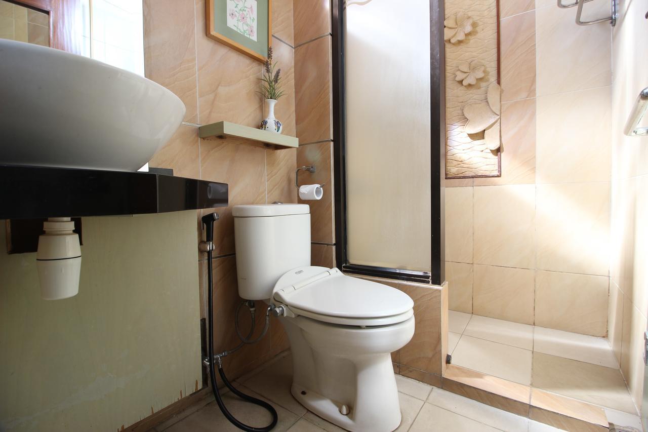 Reddoorz Plus Near Tugu Jogja 2 ジョグジャカルタ エクステリア 写真