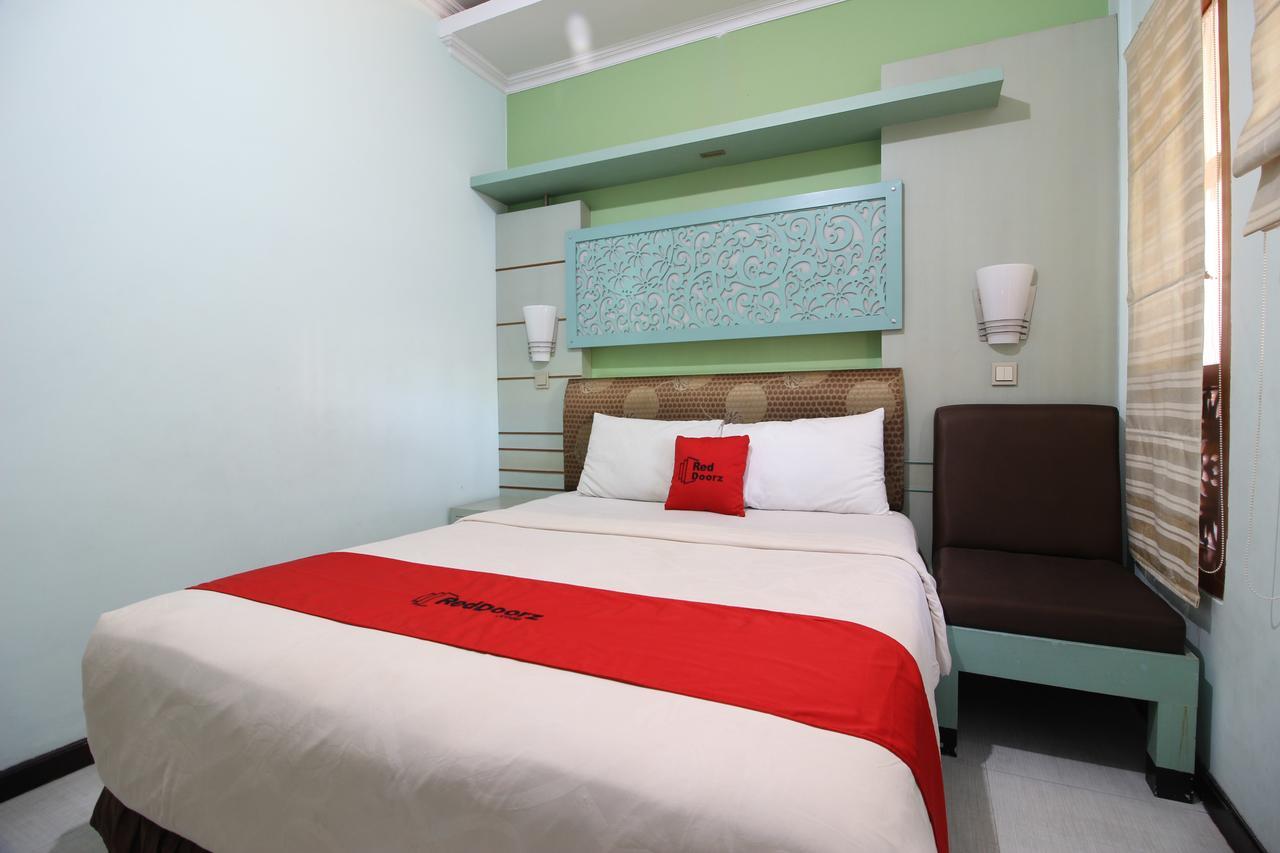 Reddoorz Plus Near Tugu Jogja 2 ジョグジャカルタ エクステリア 写真