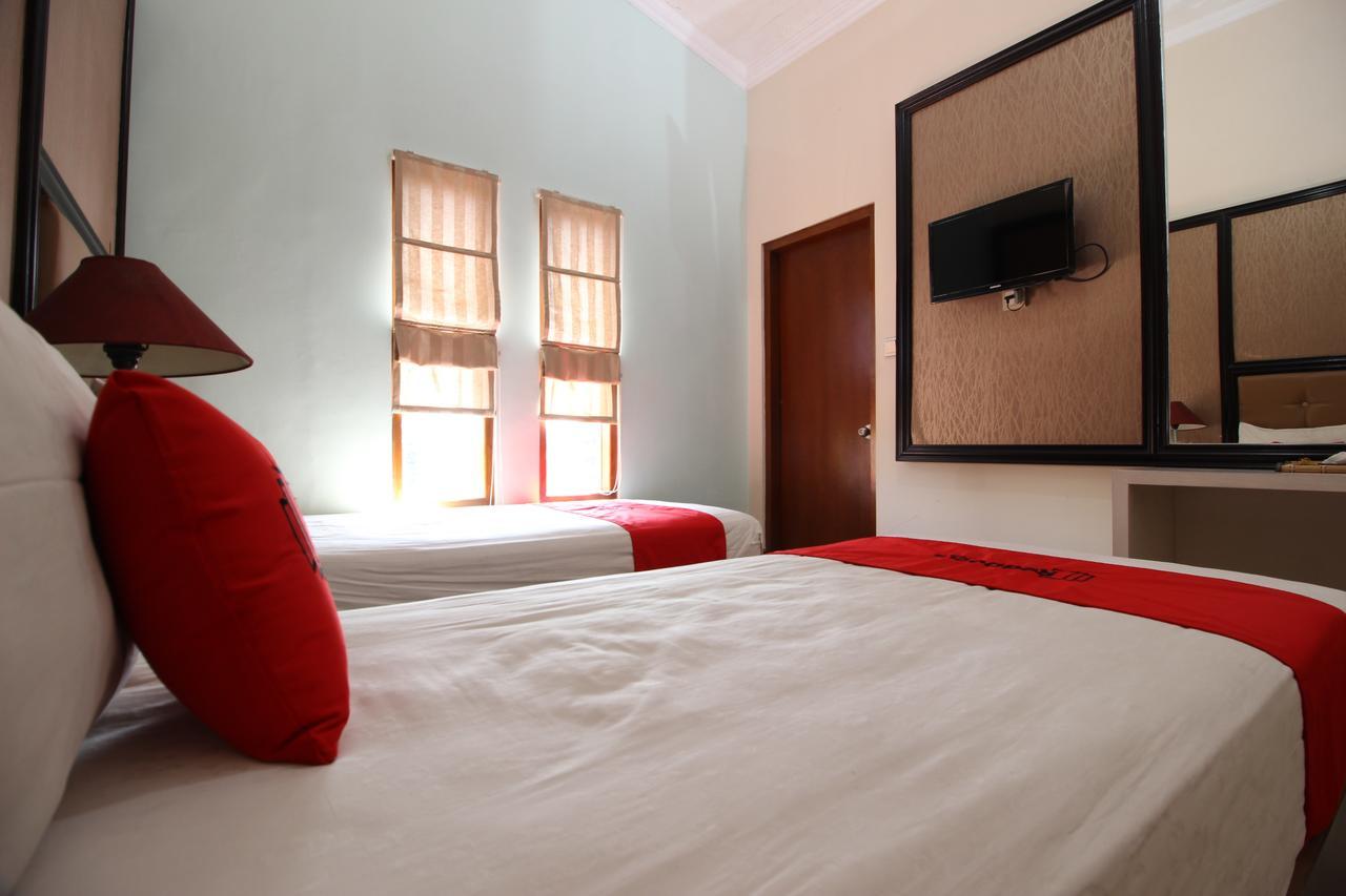 Reddoorz Plus Near Tugu Jogja 2 ジョグジャカルタ エクステリア 写真