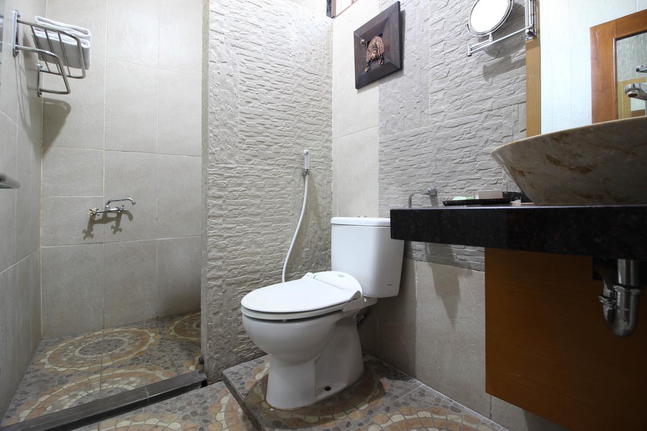 Reddoorz Plus Near Tugu Jogja 2 ジョグジャカルタ エクステリア 写真