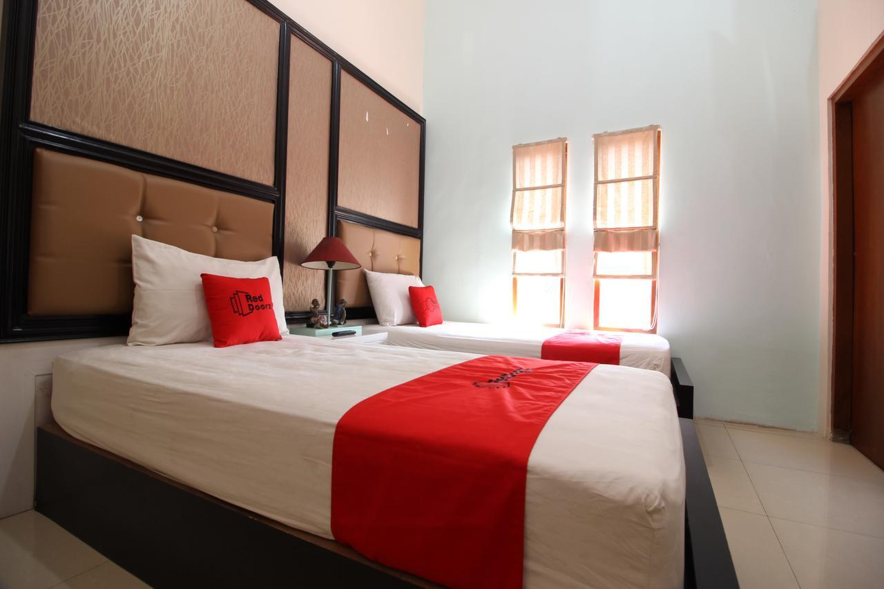 Reddoorz Plus Near Tugu Jogja 2 ジョグジャカルタ エクステリア 写真