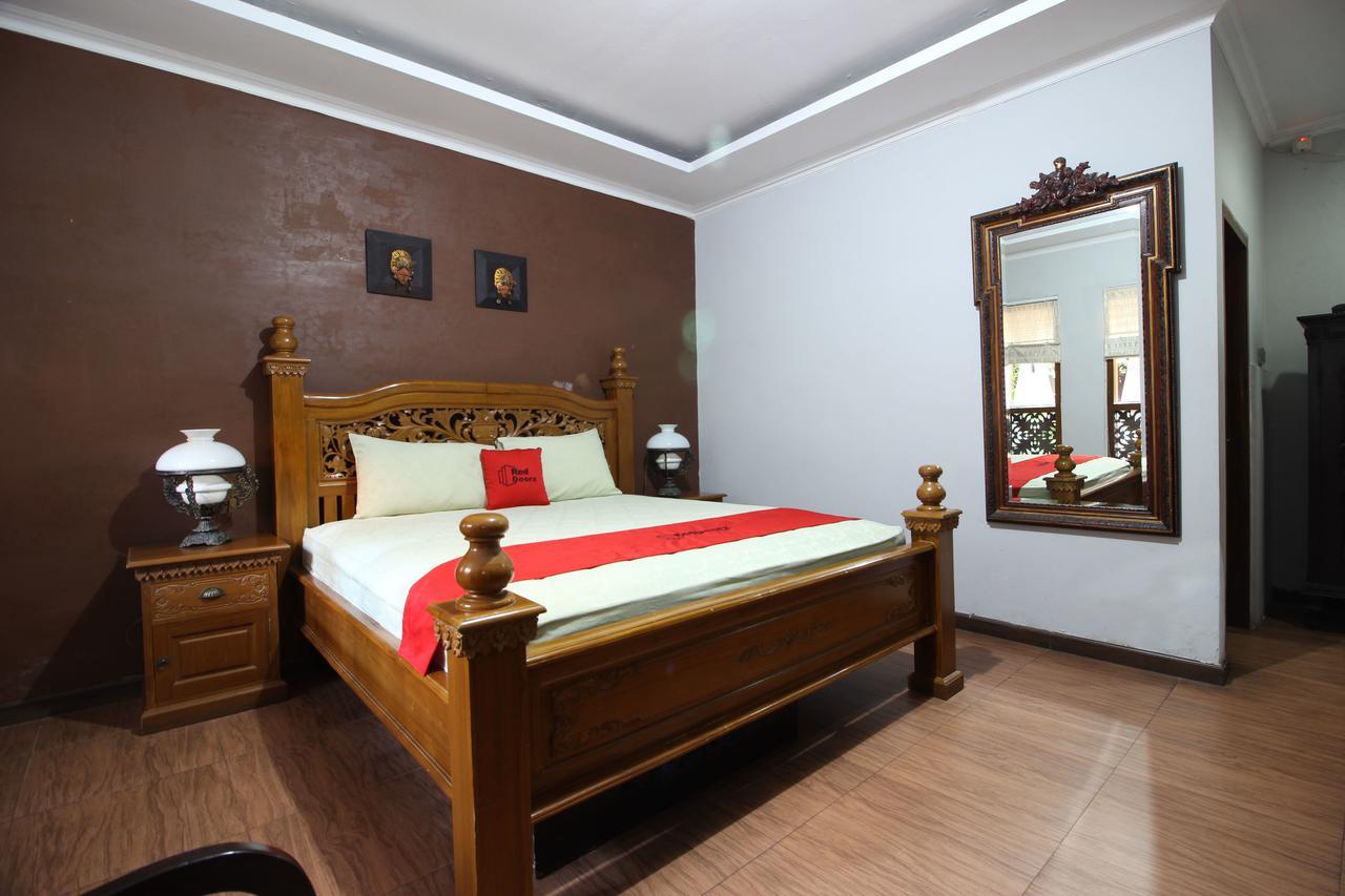 Reddoorz Plus Near Tugu Jogja 2 ジョグジャカルタ エクステリア 写真