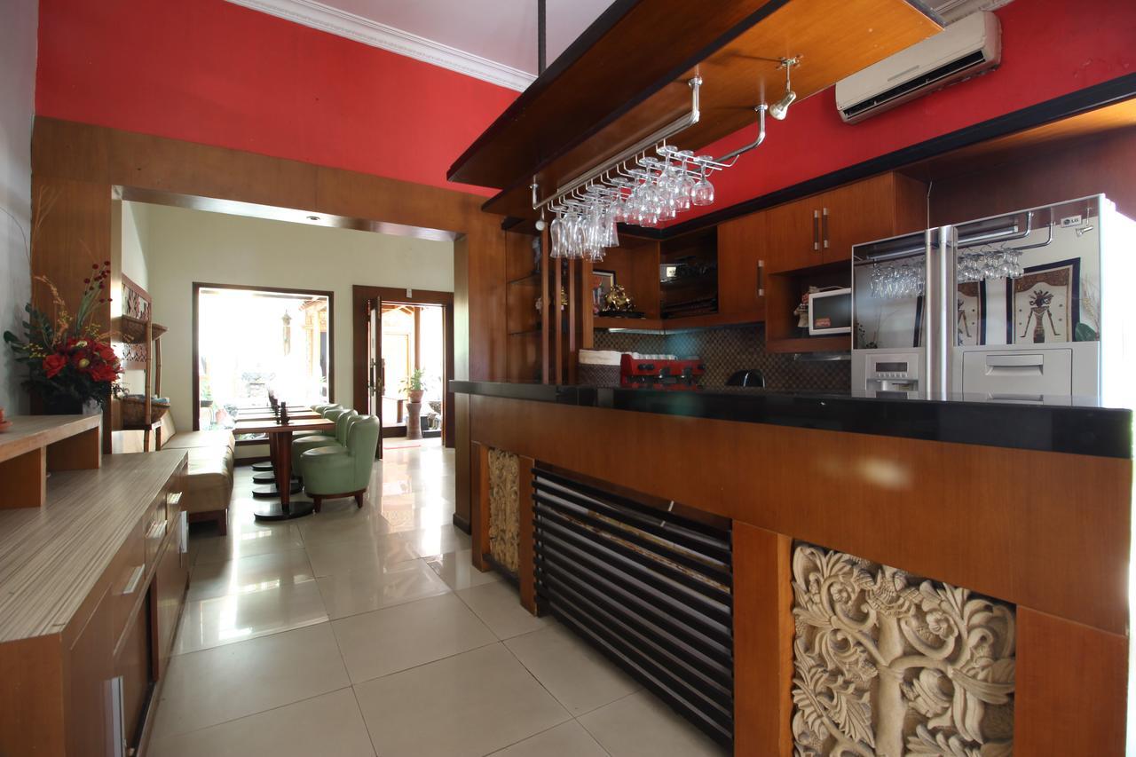 Reddoorz Plus Near Tugu Jogja 2 ジョグジャカルタ エクステリア 写真