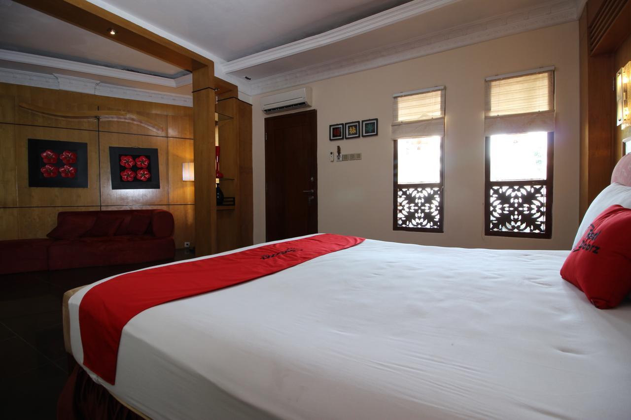 Reddoorz Plus Near Tugu Jogja 2 ジョグジャカルタ エクステリア 写真
