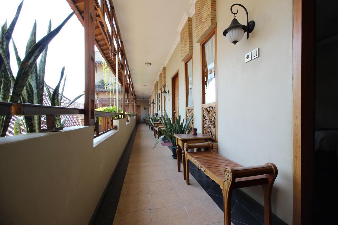 Reddoorz Plus Near Tugu Jogja 2 ジョグジャカルタ エクステリア 写真