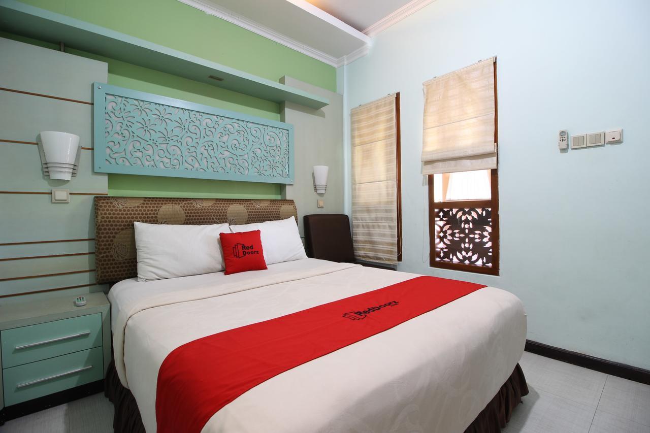 Reddoorz Plus Near Tugu Jogja 2 ジョグジャカルタ エクステリア 写真