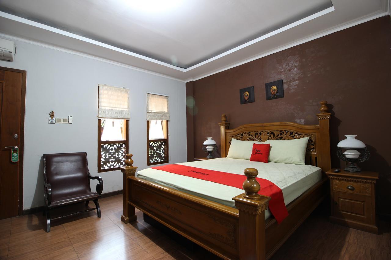Reddoorz Plus Near Tugu Jogja 2 ジョグジャカルタ エクステリア 写真